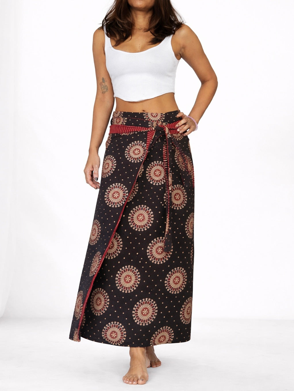 Shapeshifter one skirt, endless possibilities - Black & Red striped