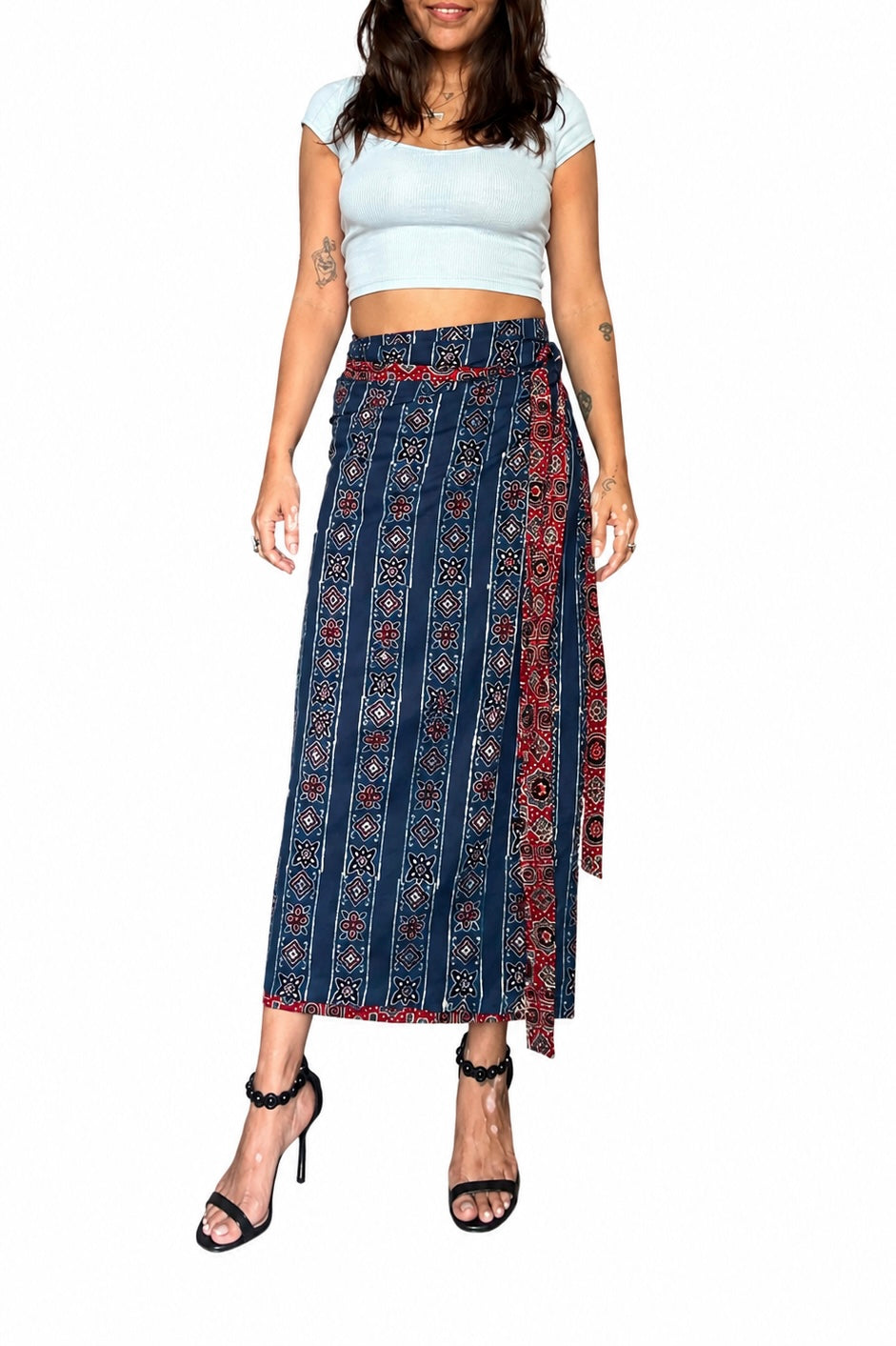 Shapeshifter one skirt, endless possibilities - Blue & Red floral