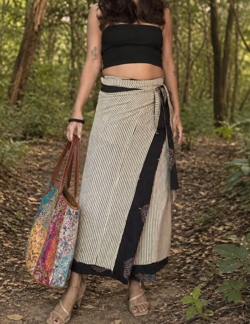 Shapeshifter one skirt, endless possibilities - Black ajrak & offwhite Stripes