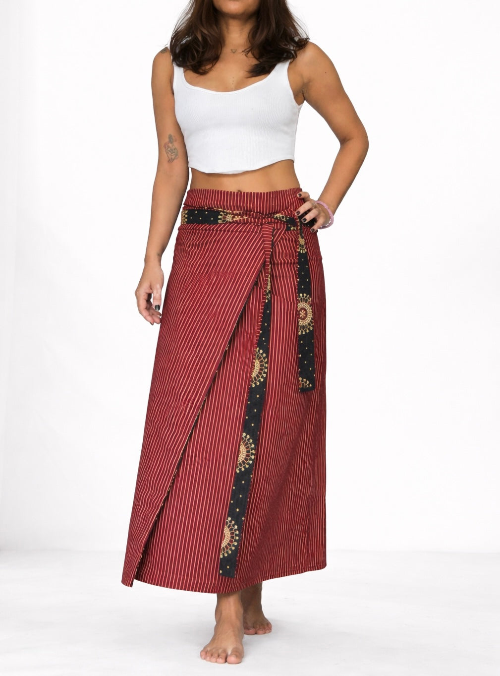 Shapeshifter one skirt, endless possibilities - Black & Red striped