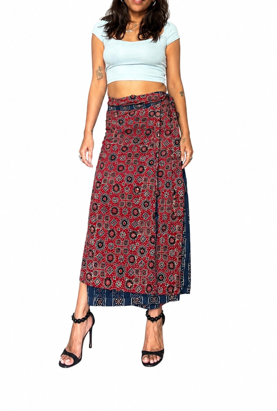 Shapeshifter one skirt, endless possibilities - Blue & Red floral