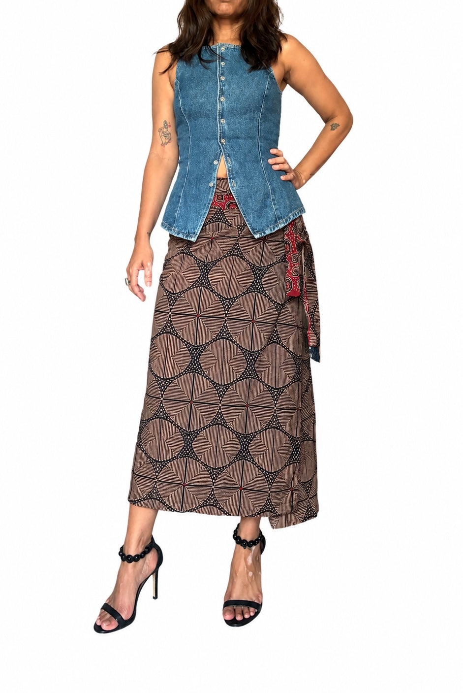 Shapeshifter one skirt, endless possibilities - Black & Red