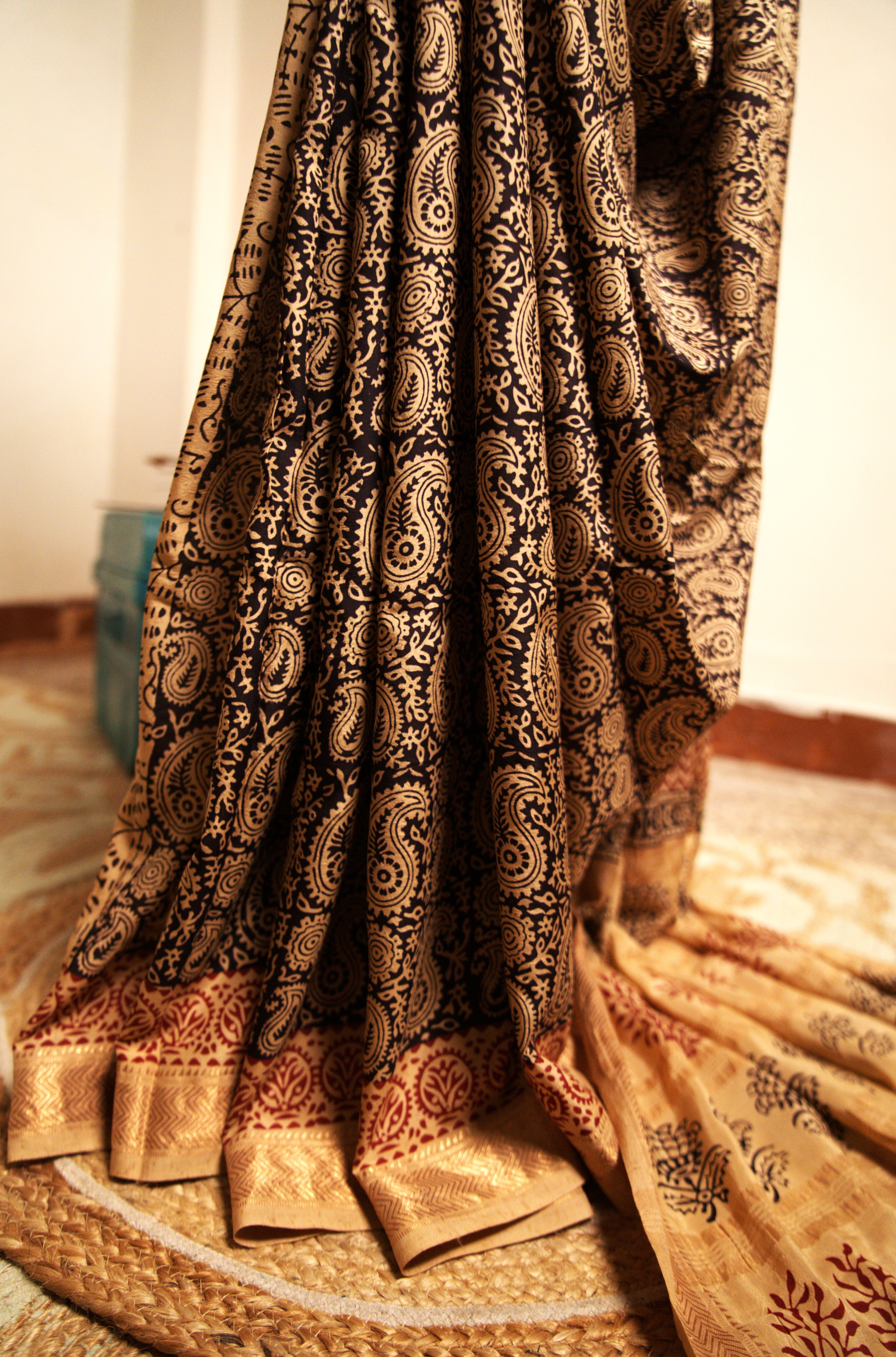 Sutrā Banana Silk Sari in beige & black