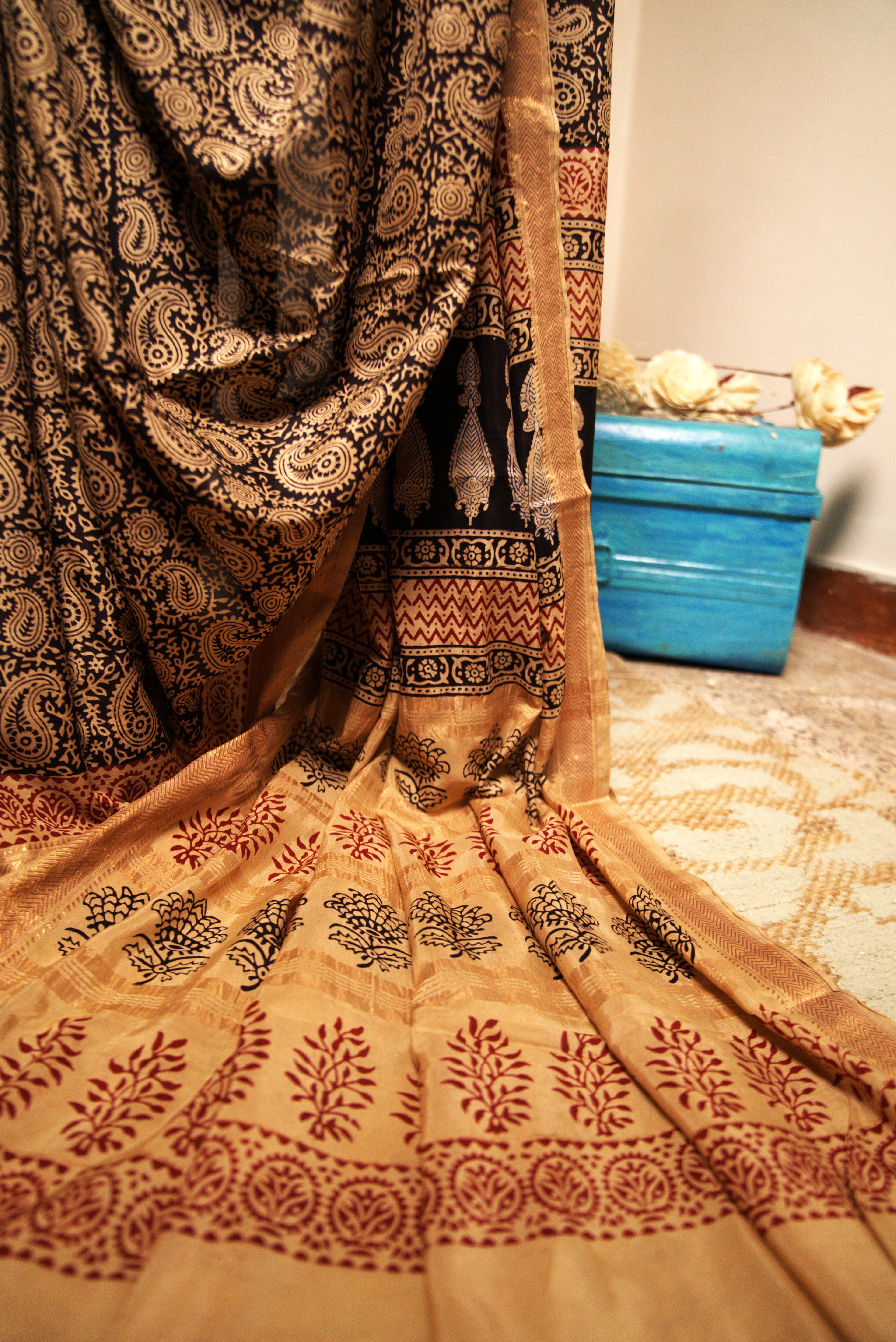 Sutrā Banana Silk Sari in beige & black