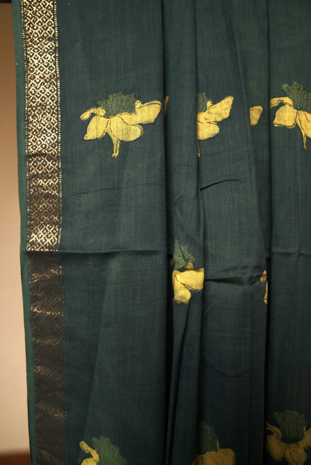 Sutrā - Handwoven Banana Silk Dupatta