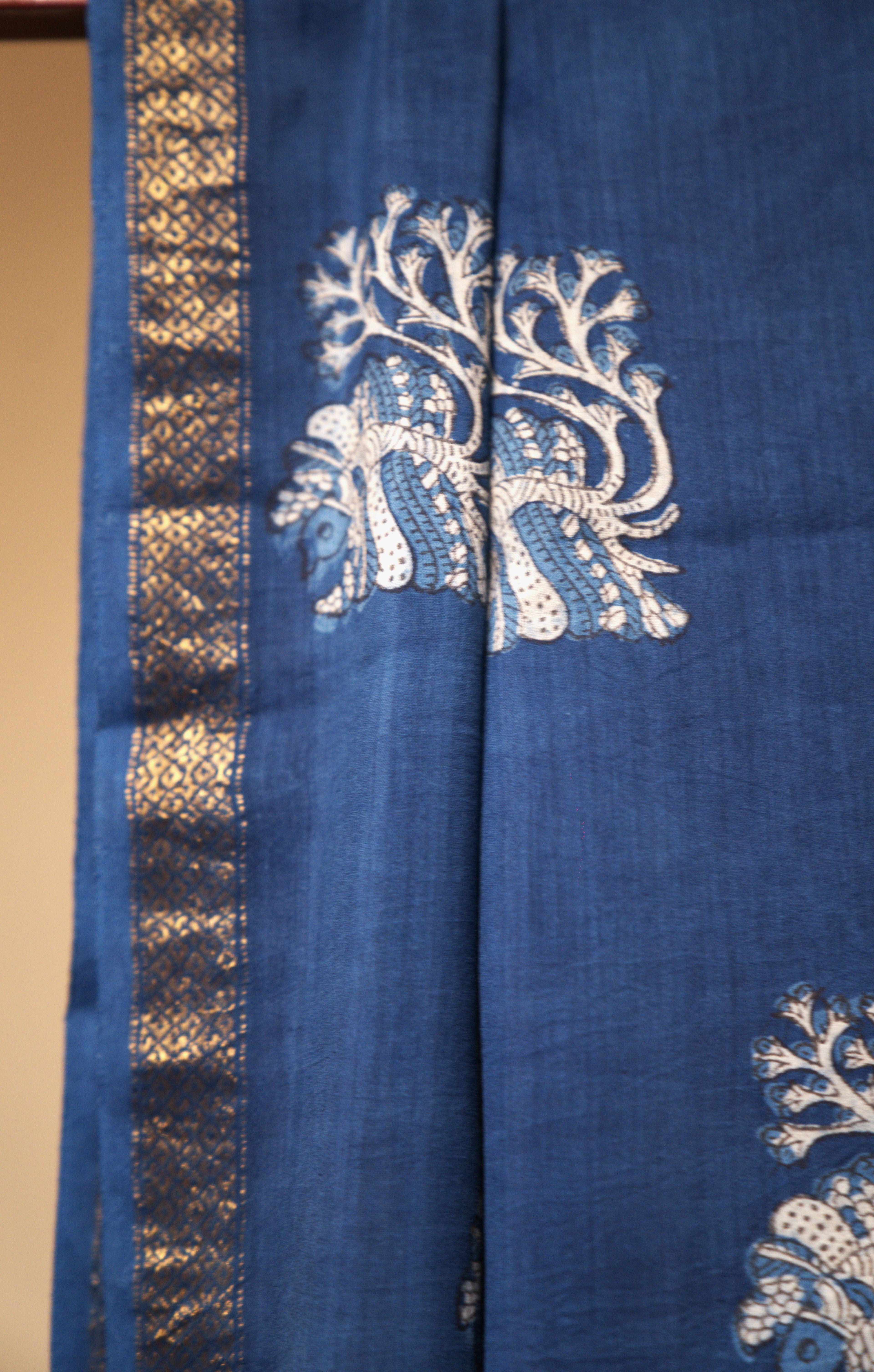 Sutrā  - Handwoven Banana Silk Dupatta