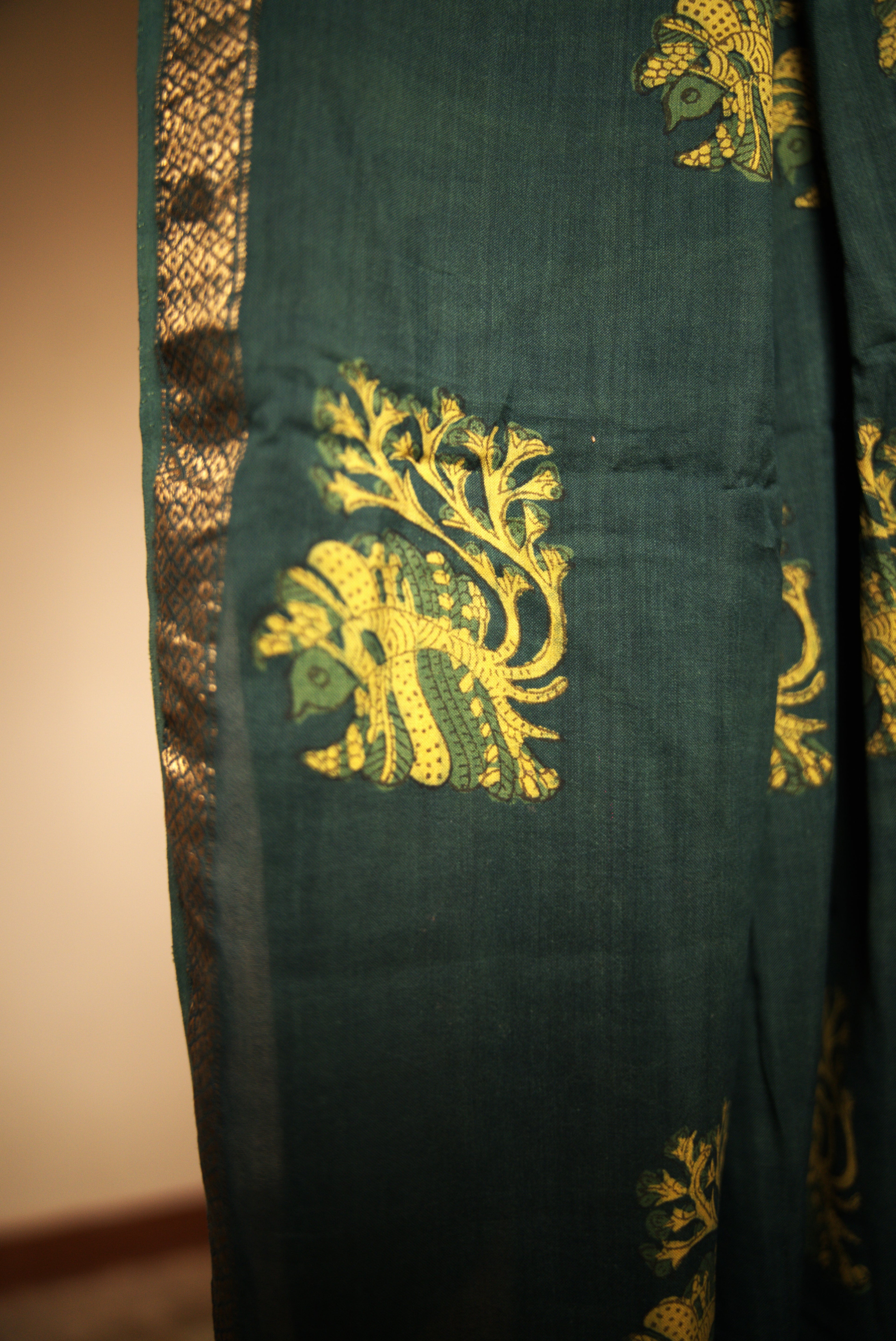 Sutrā  - Handwoven Banana Silk Dupatta