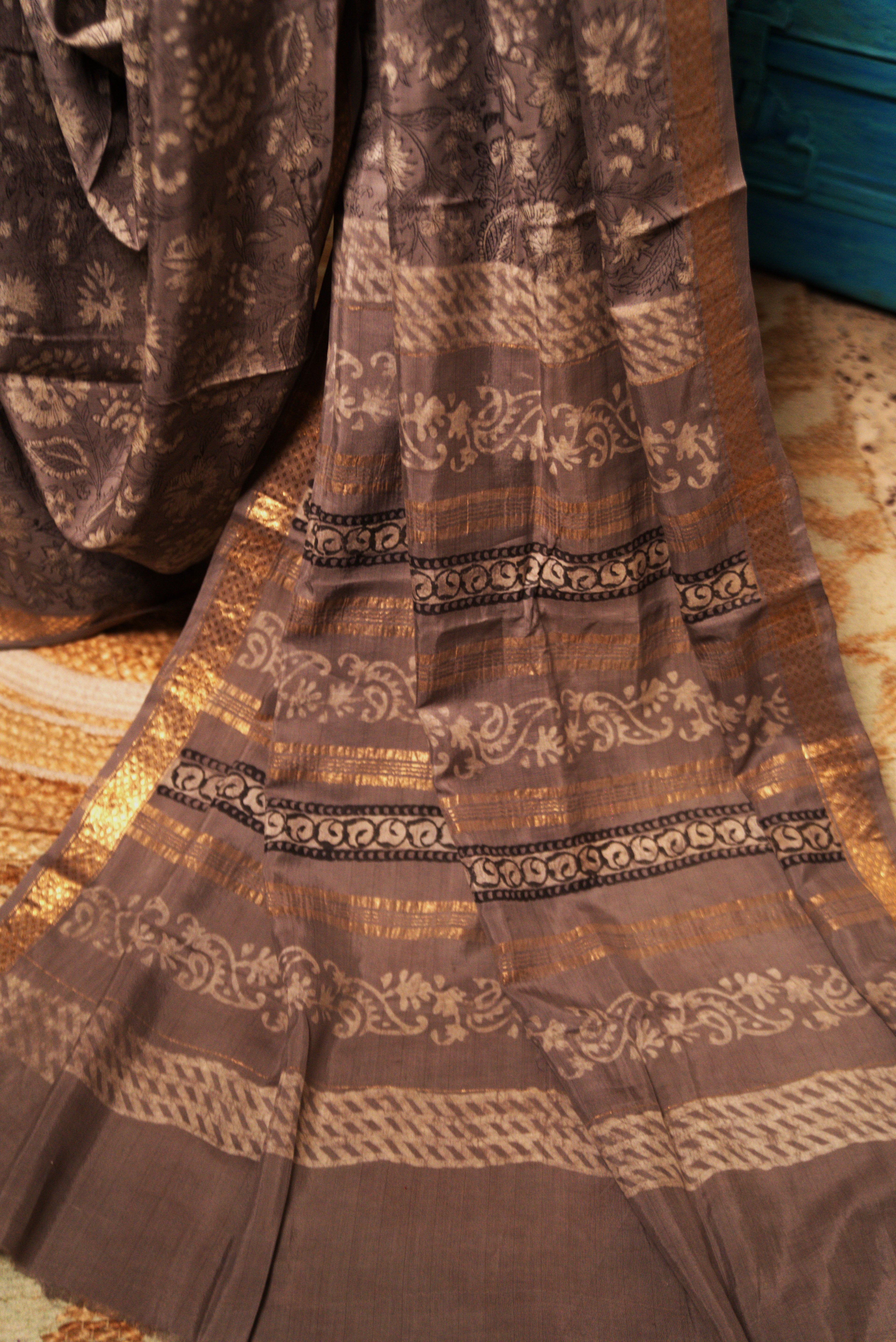 Sutrā  - Sari in Grey & Gold