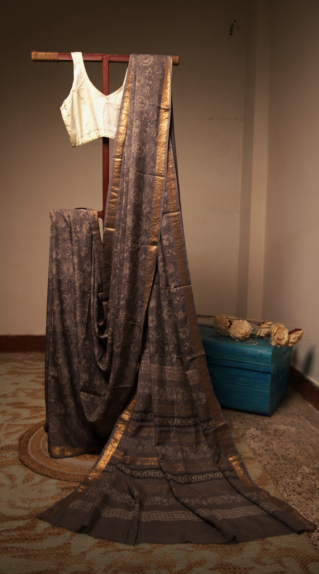 Sutrā  - Sari in Grey & Gold